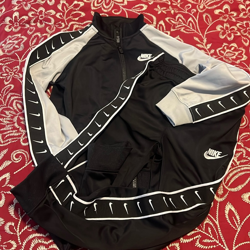 Boys Nike jogging set